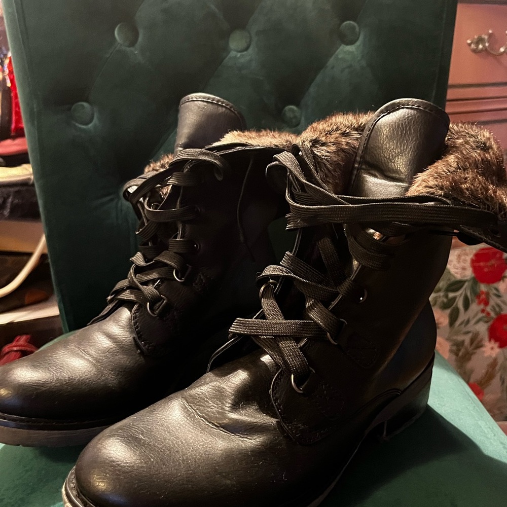 BARETRAPS FULLY LINED WINTER BOOTS.